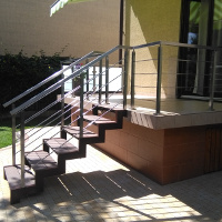 Taras zewnętrzny - schody plus balustrady.